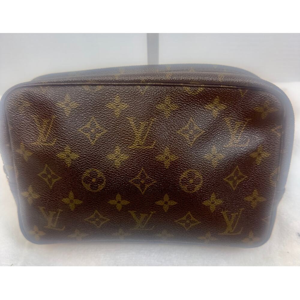 Louis Vuitton Monogram Toiletry Pouch 19 Cosmetic Bag w/ Box - Picture 3 of 16